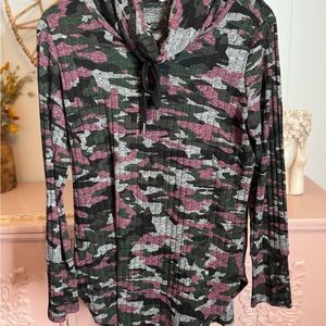 I.N. Studio Camouflage Cowl Neck Women's‎ Top Large